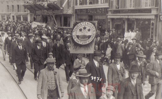 Die Naturfreunde an der Kundgebung zum 1. Mai in Biel, 1930